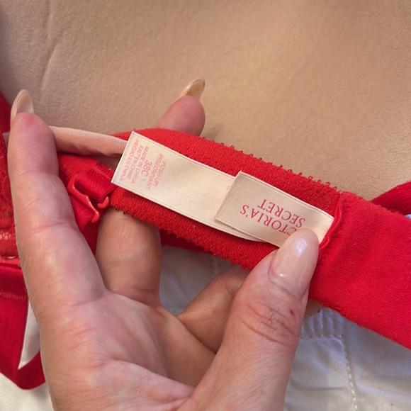 Red mesh bra - Picture 6 of 7